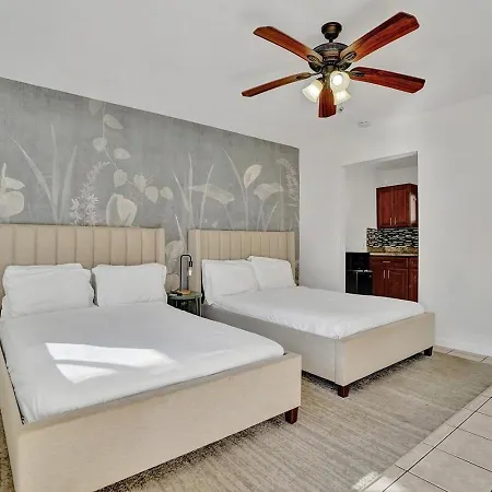 Ferienwohnung Pool Christmas Getaway 5 Beach Walk Airport
